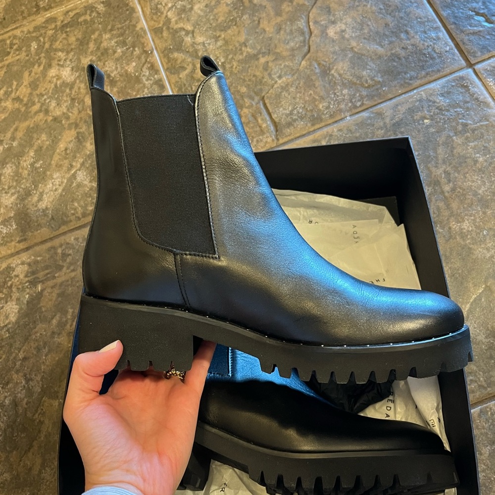 NEW FREDA SALVADOR brooke rain resistant boot in black, size 40 (US10)